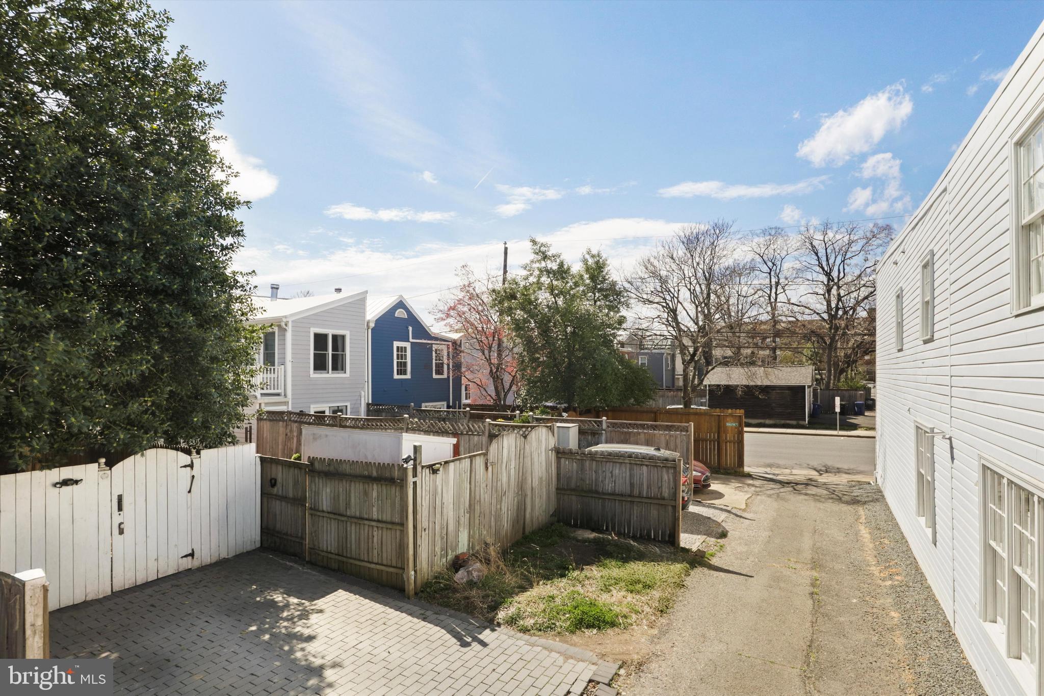 923 Oronoco St