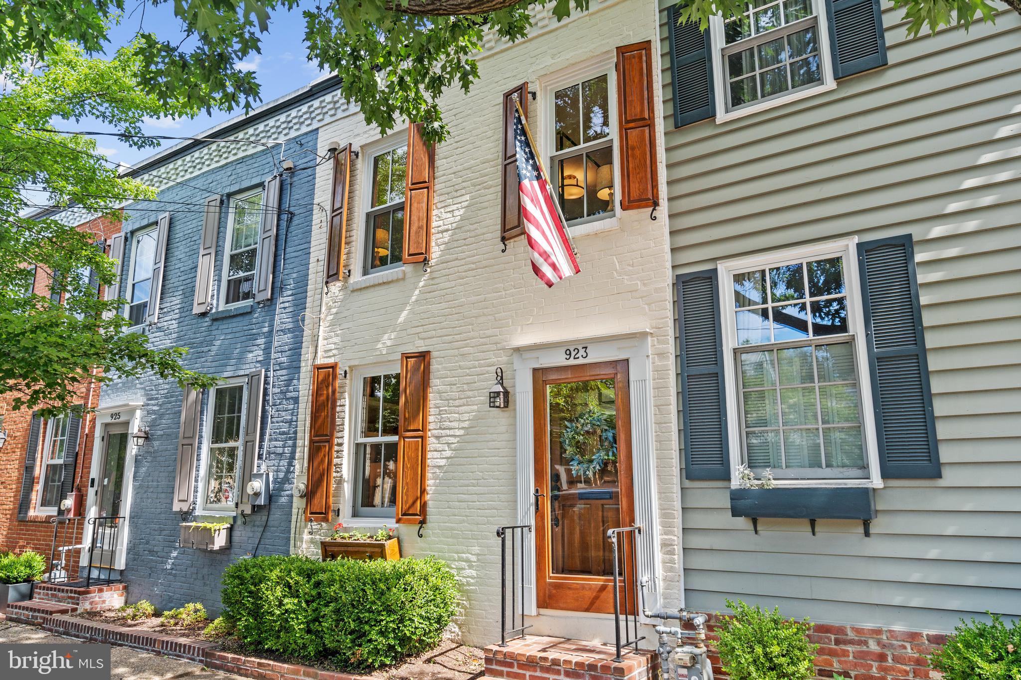 923 Oronoco St