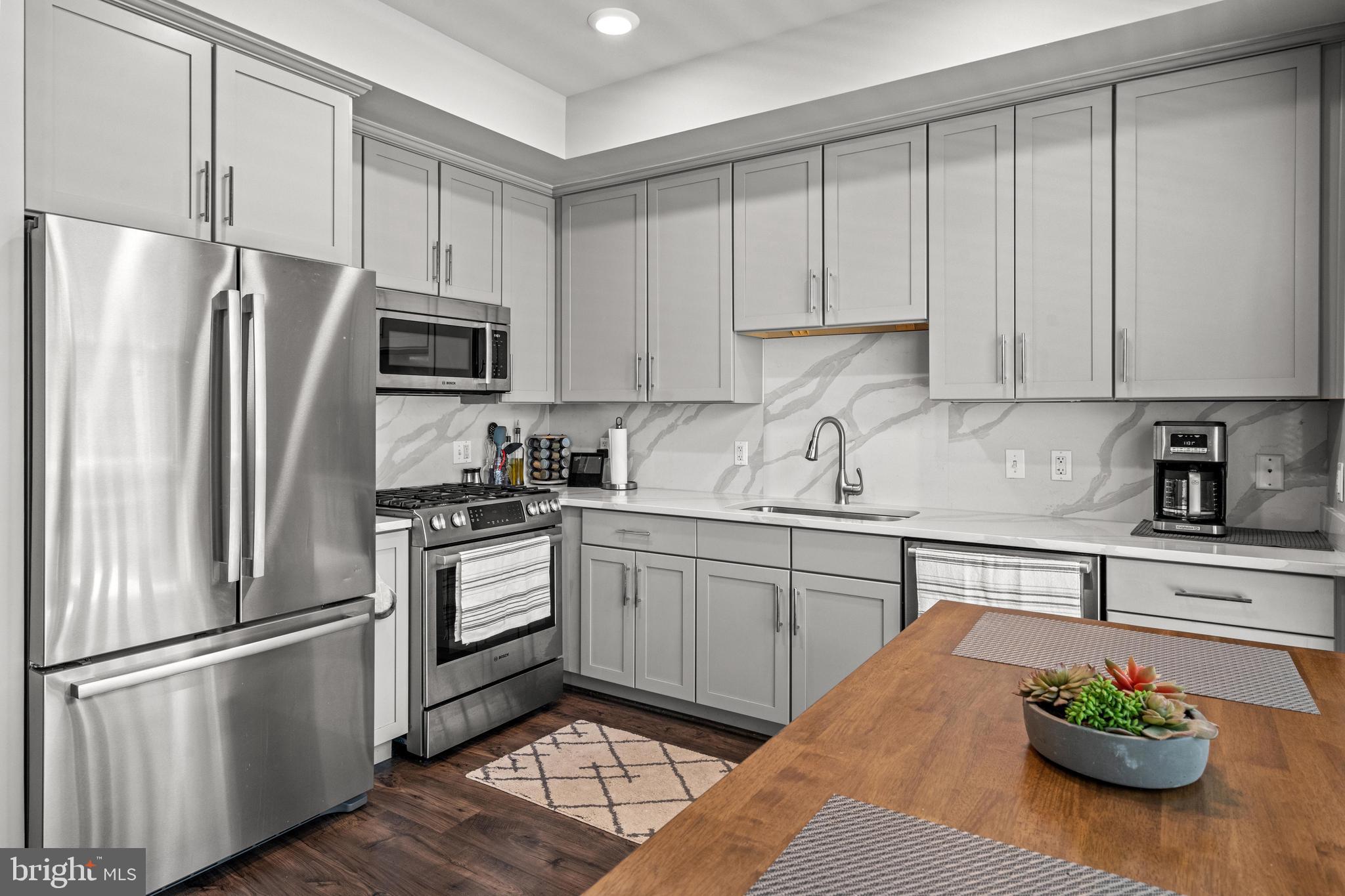 1800 MOUNT VERNON AVE #203