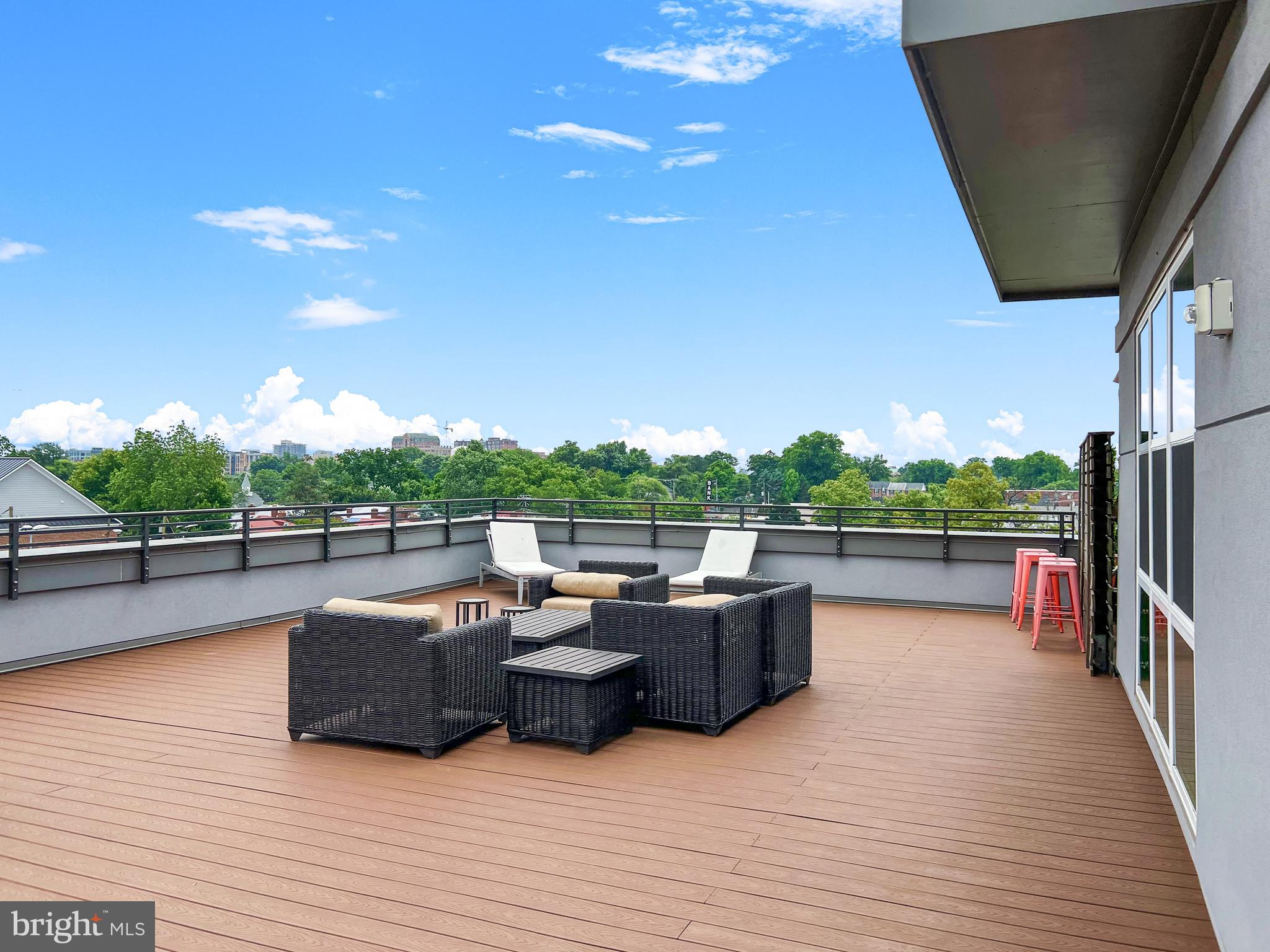 1800 MOUNT VERNON AVE #203