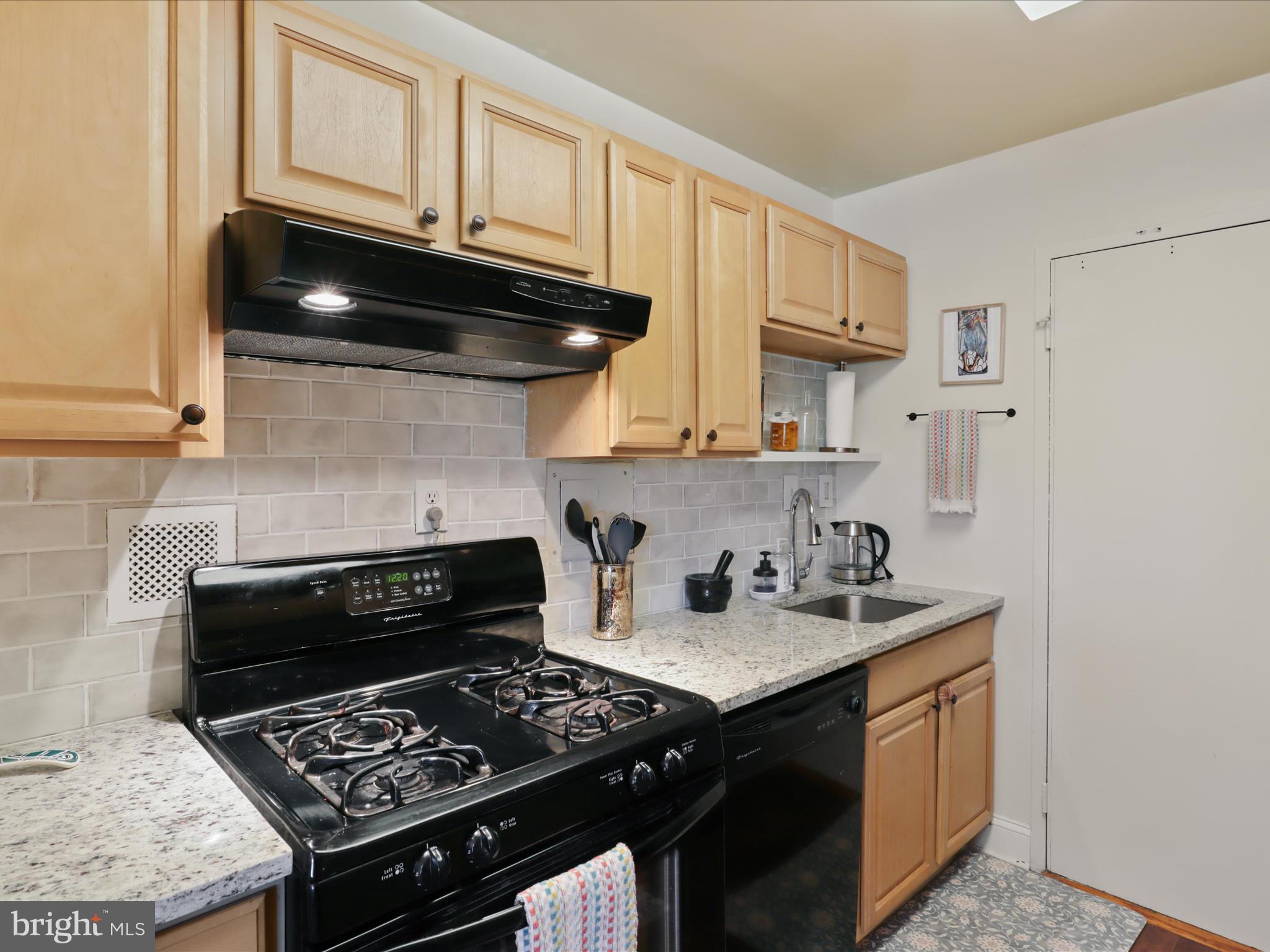 6621 WAKEFIELD DR #305