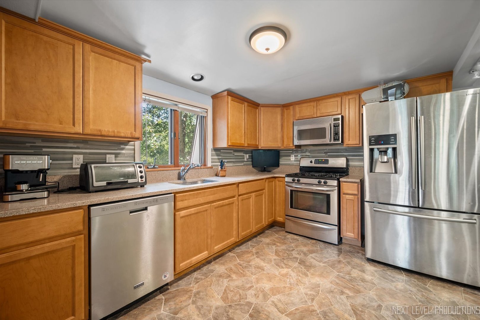 1232 S Batavia Avenue