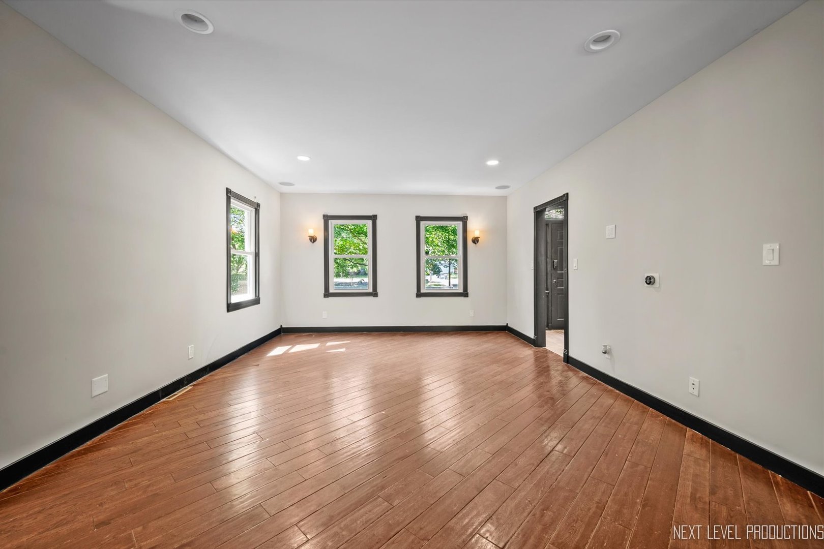 1232 S Batavia Avenue