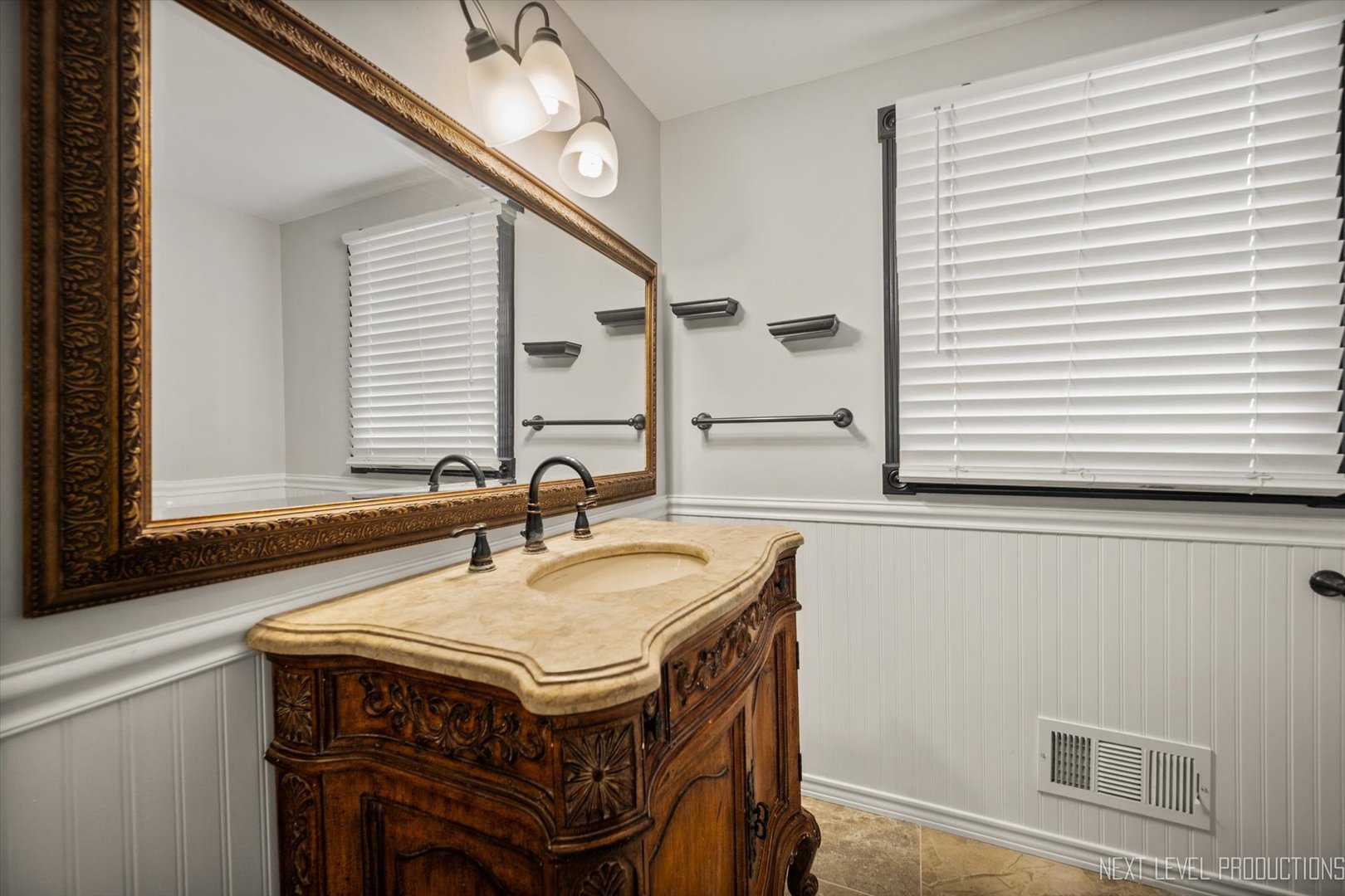 1232 S Batavia Avenue