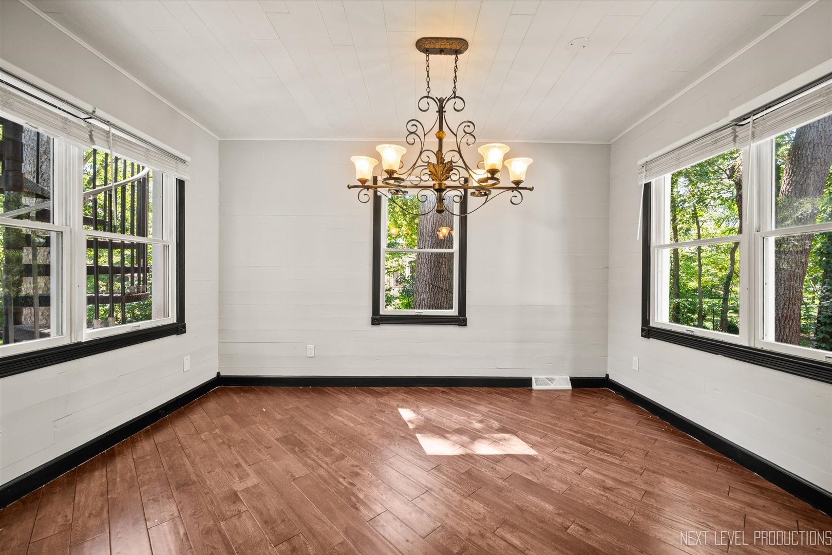 1232 S Batavia Avenue