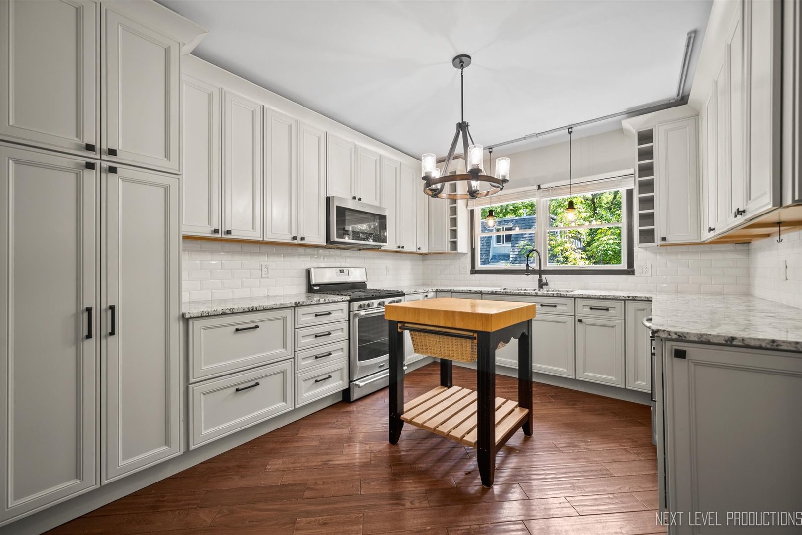 1232 S Batavia Avenue