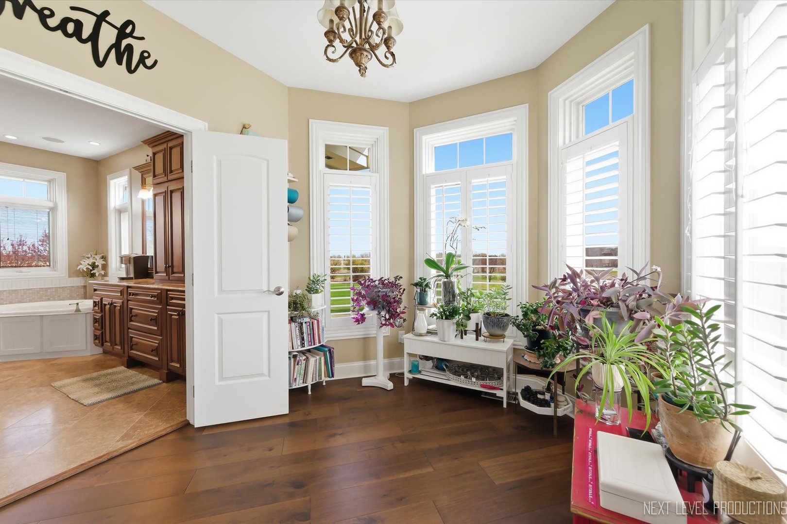 1933 Spring Valley Drive