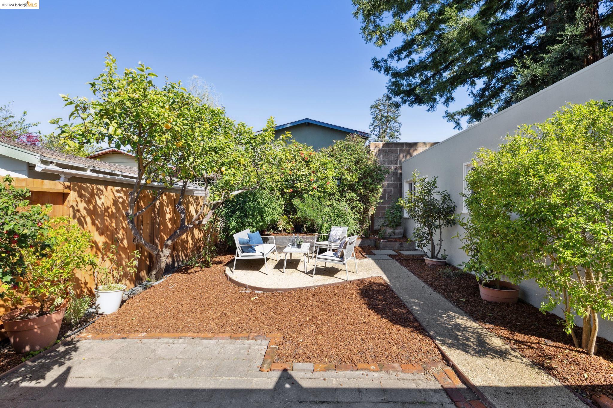 737 Neilson St