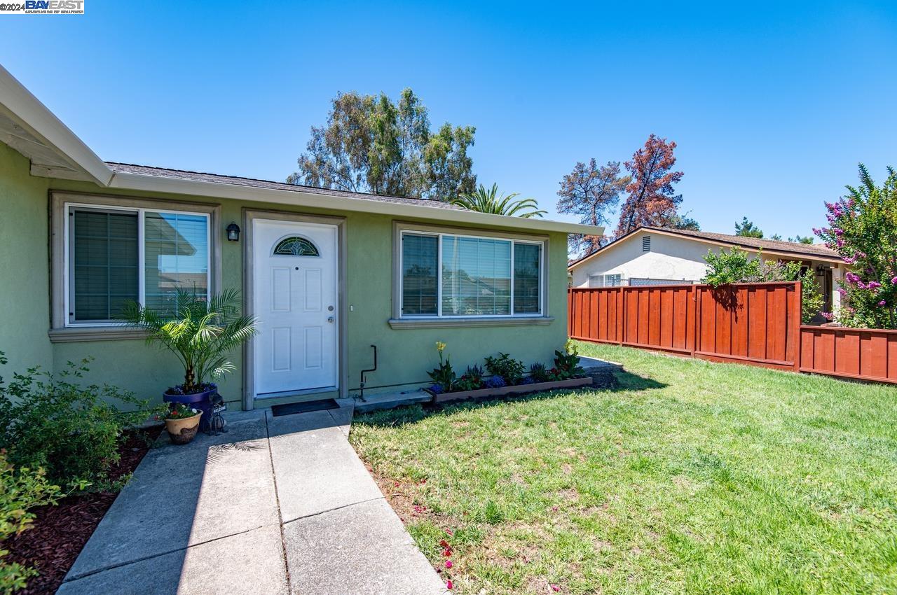 5353 Lilac Ave
