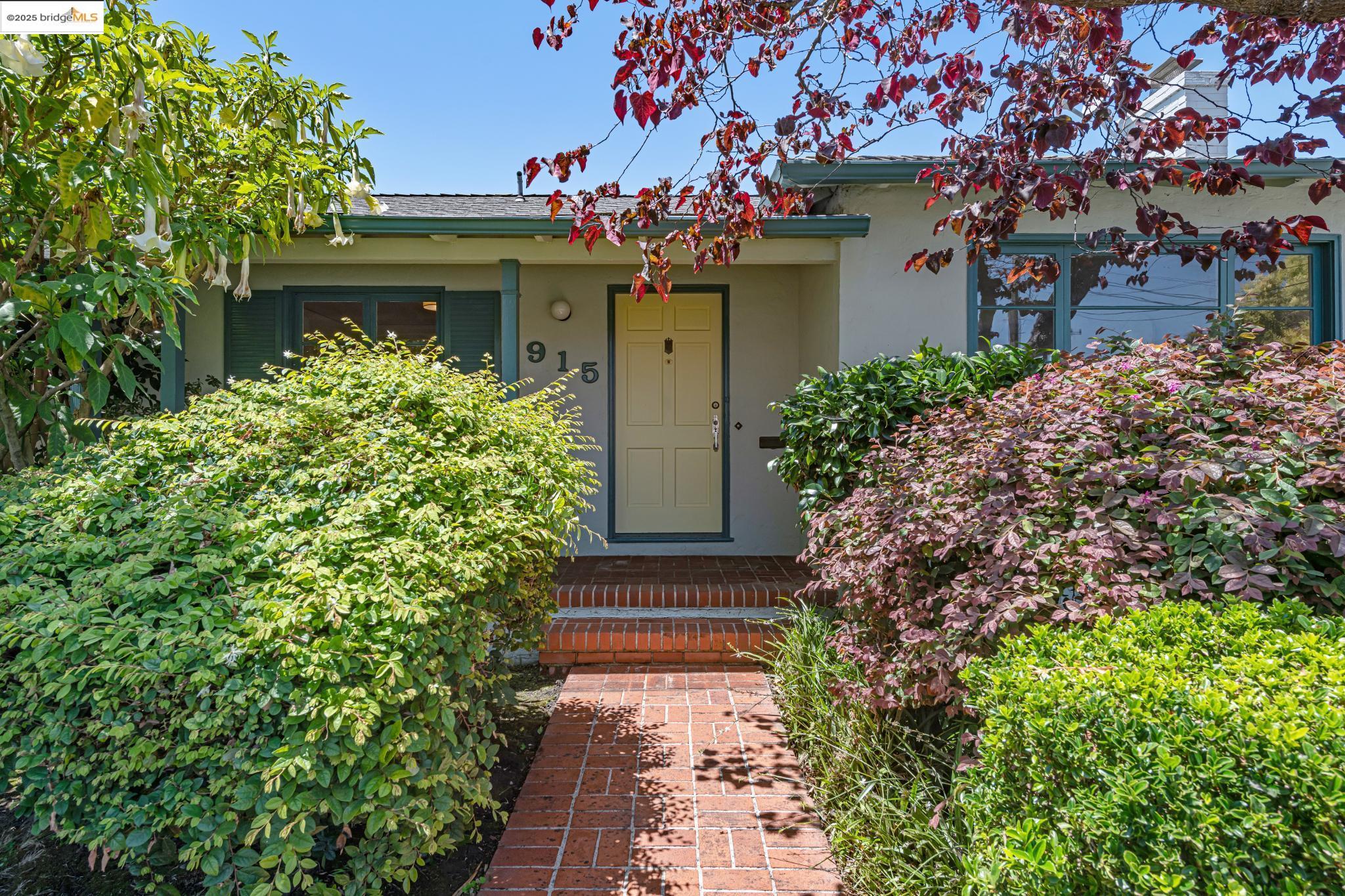 915 Ramona Way
