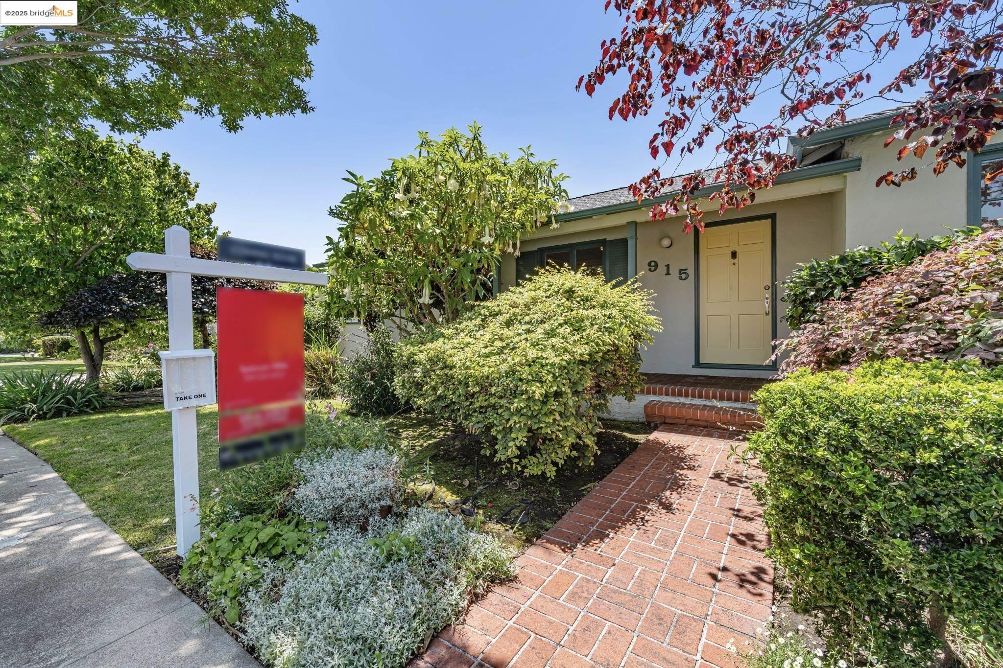 915 Ramona Way