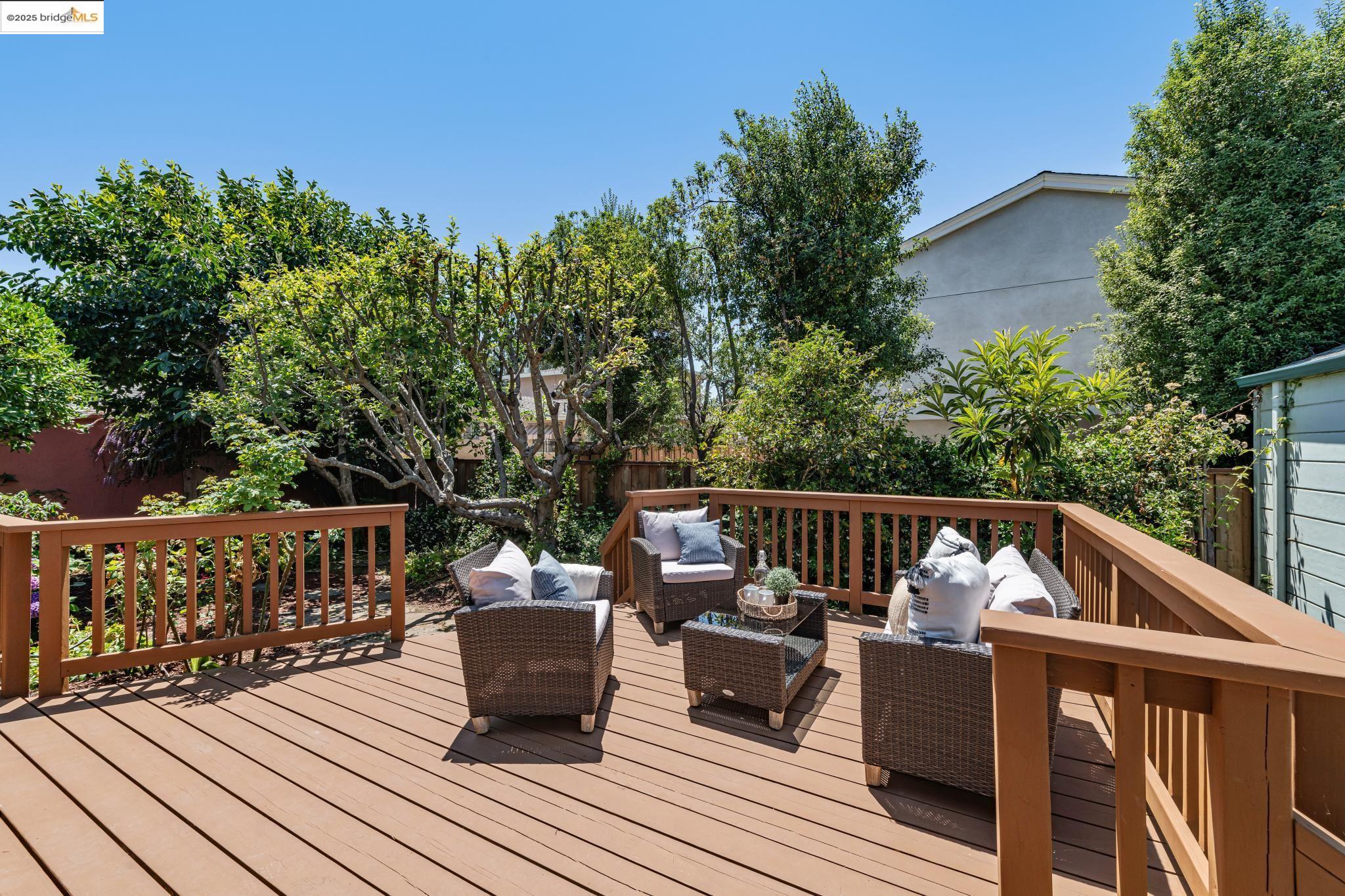 915 Ramona Way