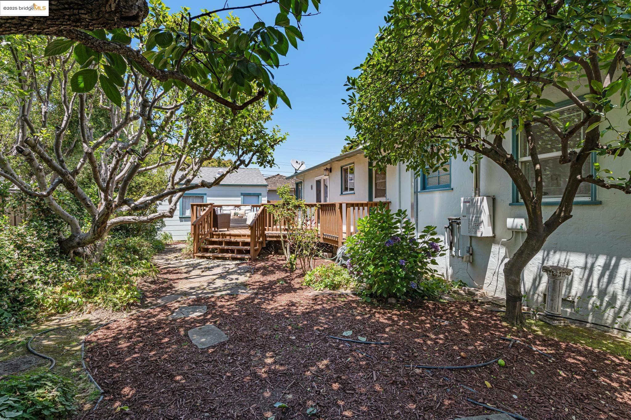 915 Ramona Way