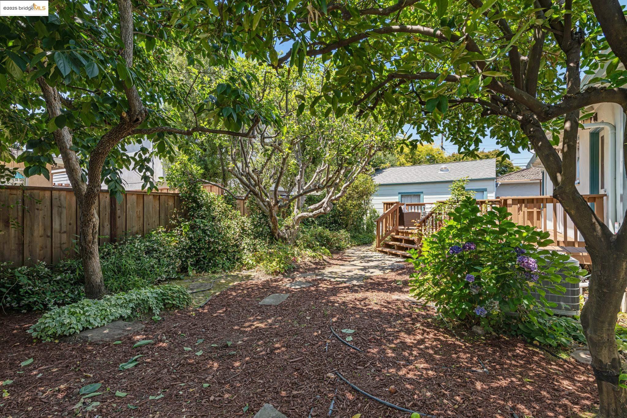 915 Ramona Way