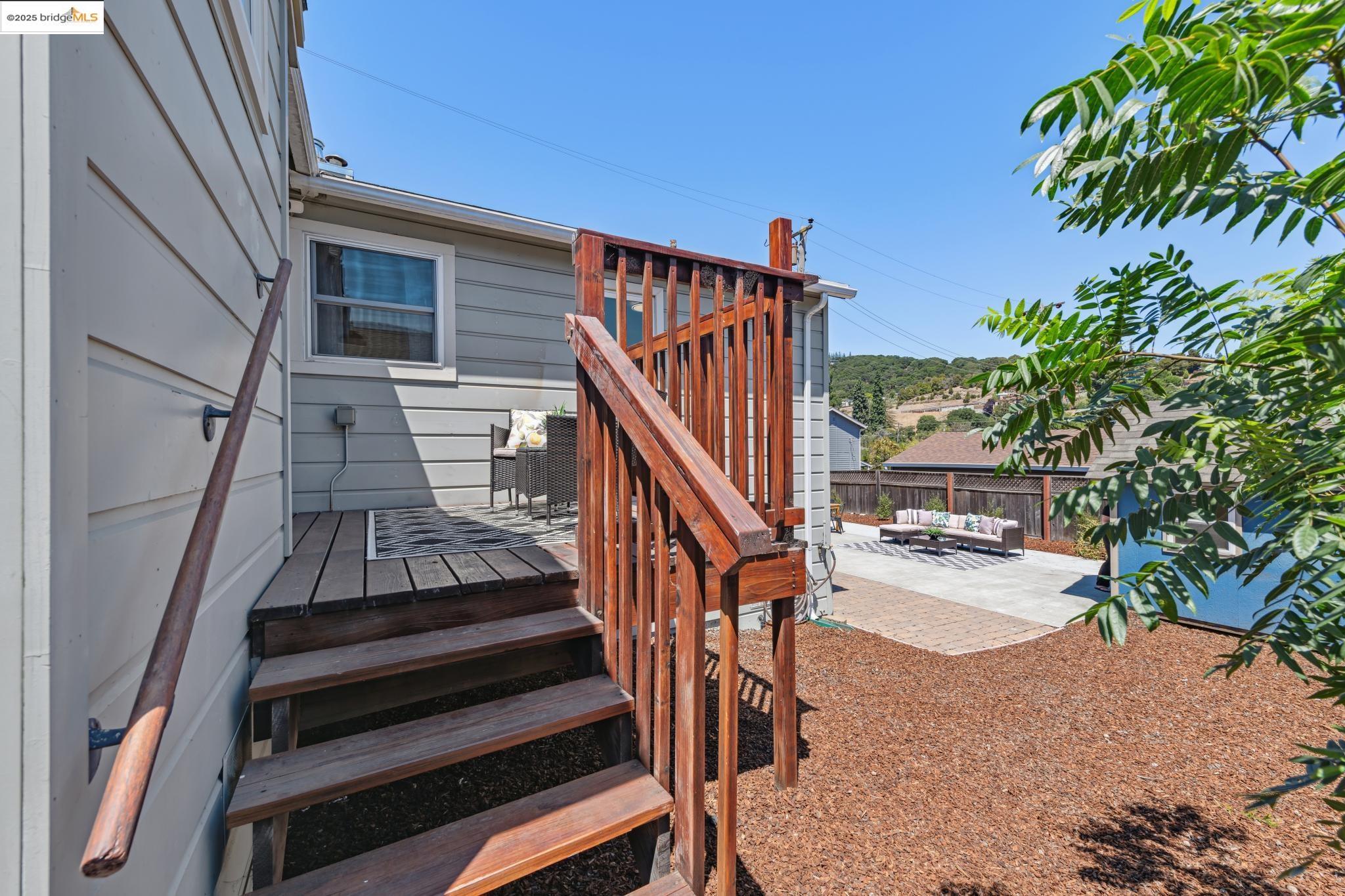 8100 Earl St