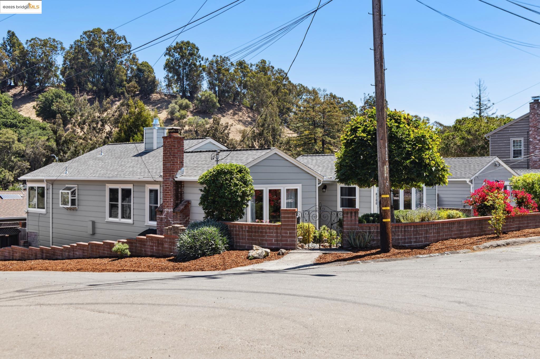 8100 Earl St