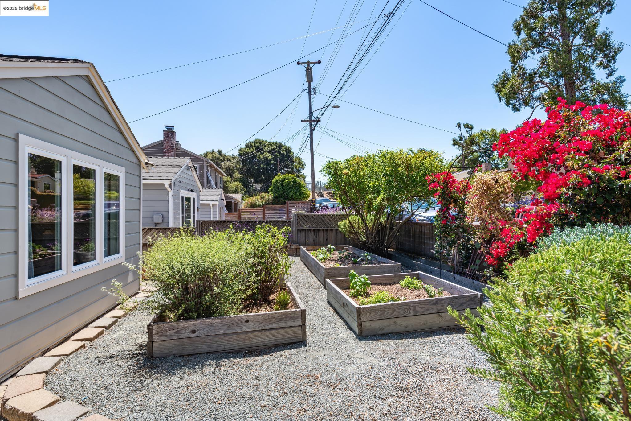 8100 Earl St