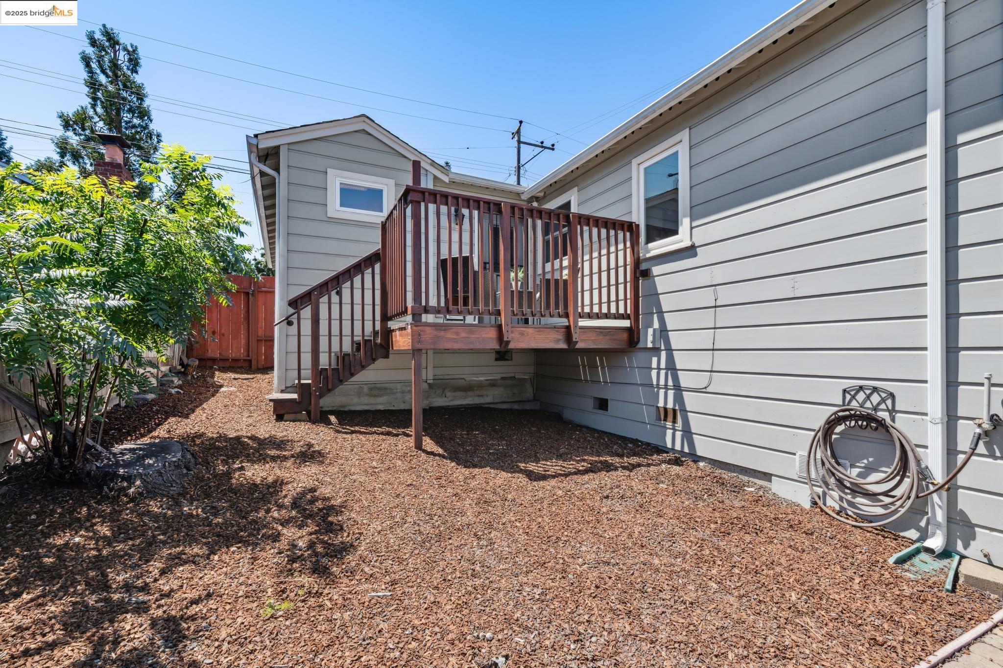 8100 Earl St