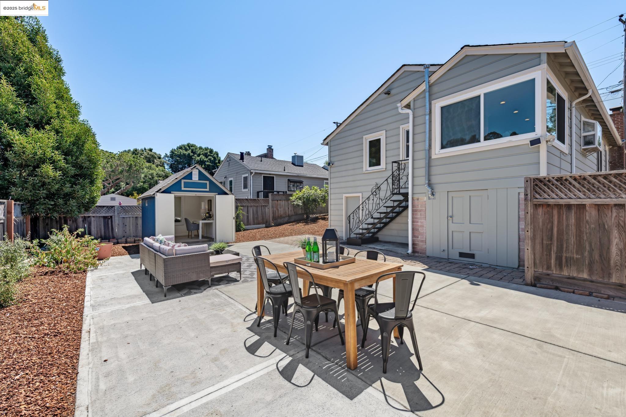 8100 Earl St