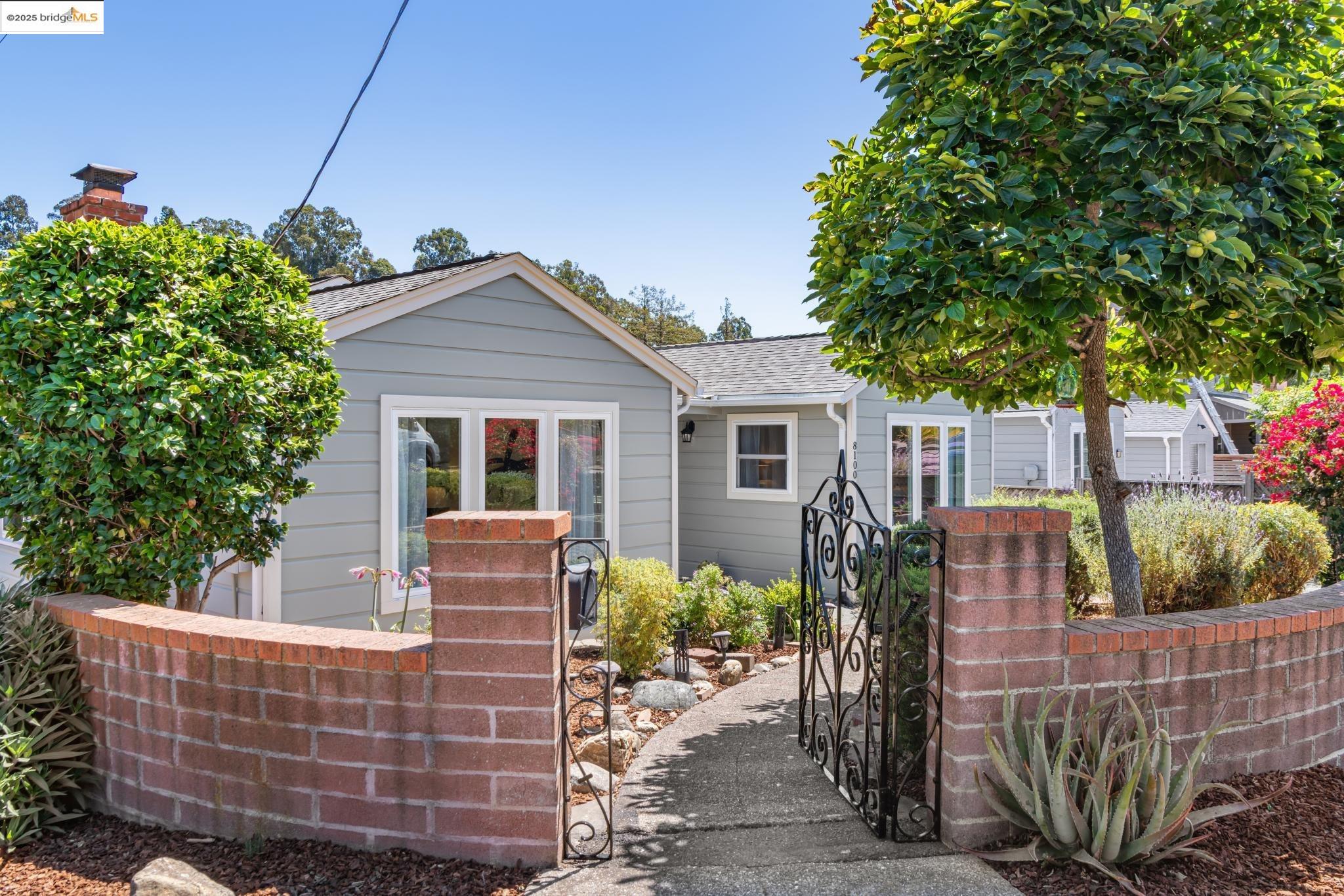 8100 Earl St
