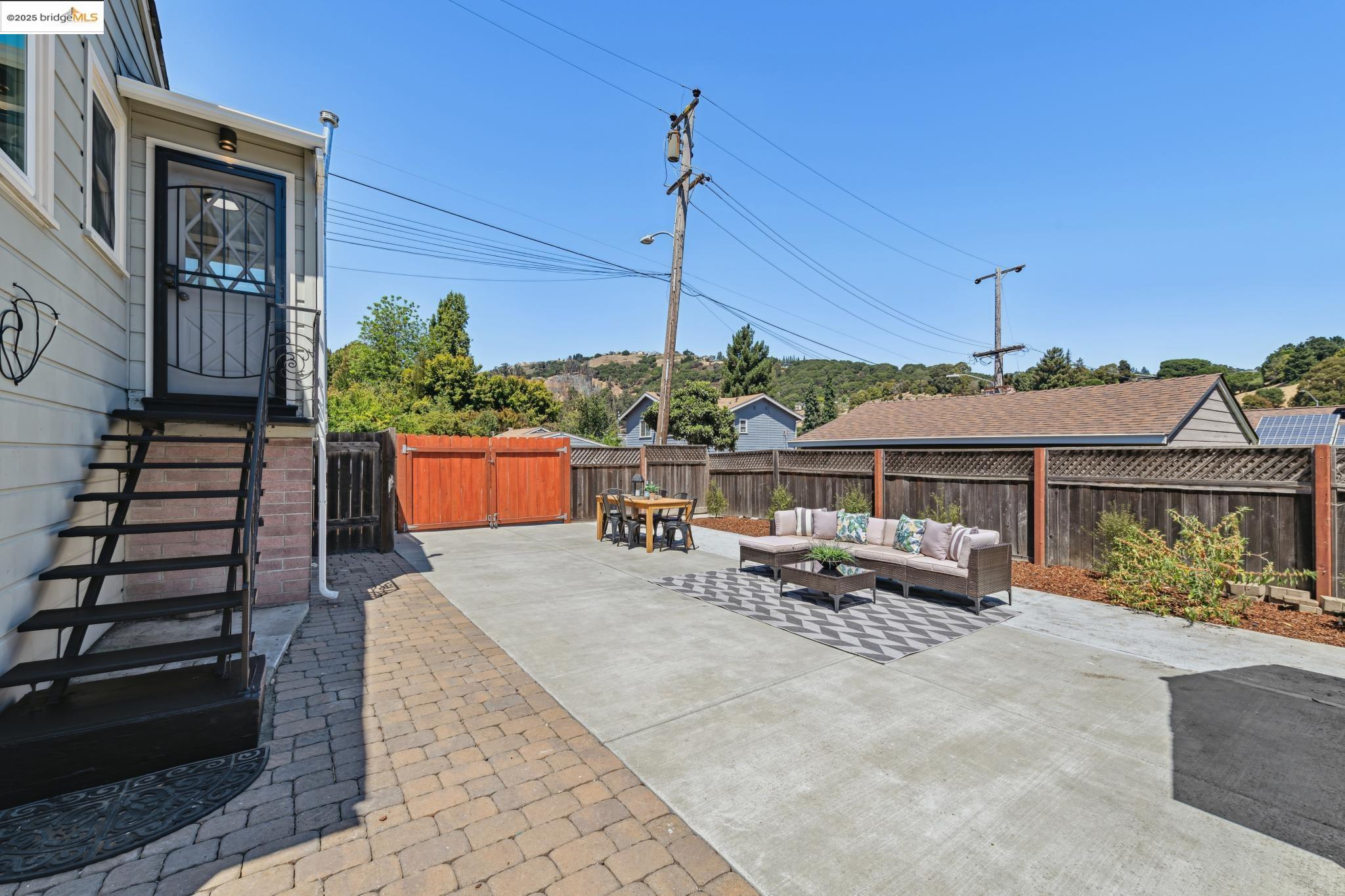 8100 Earl St