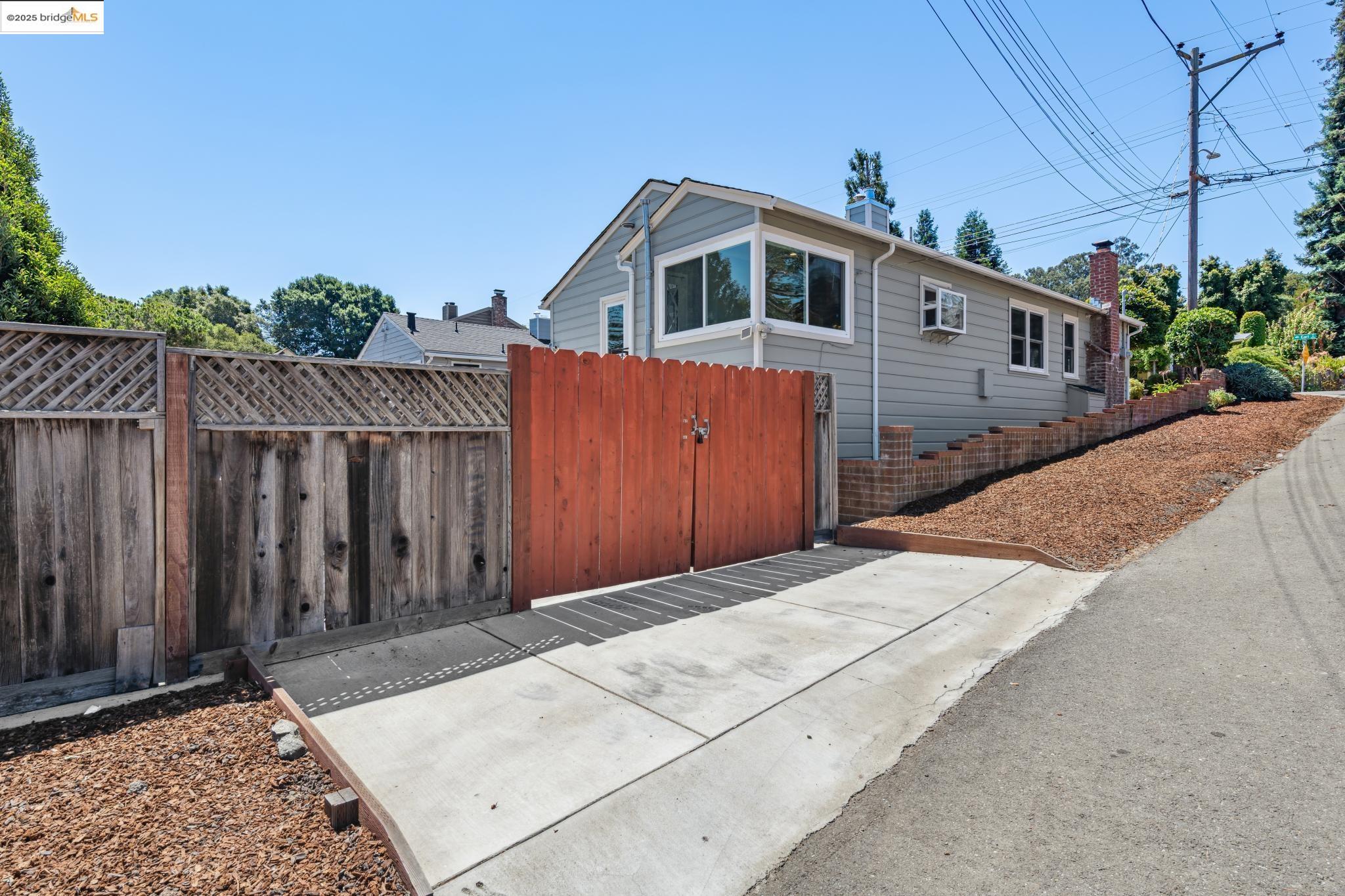 8100 Earl St