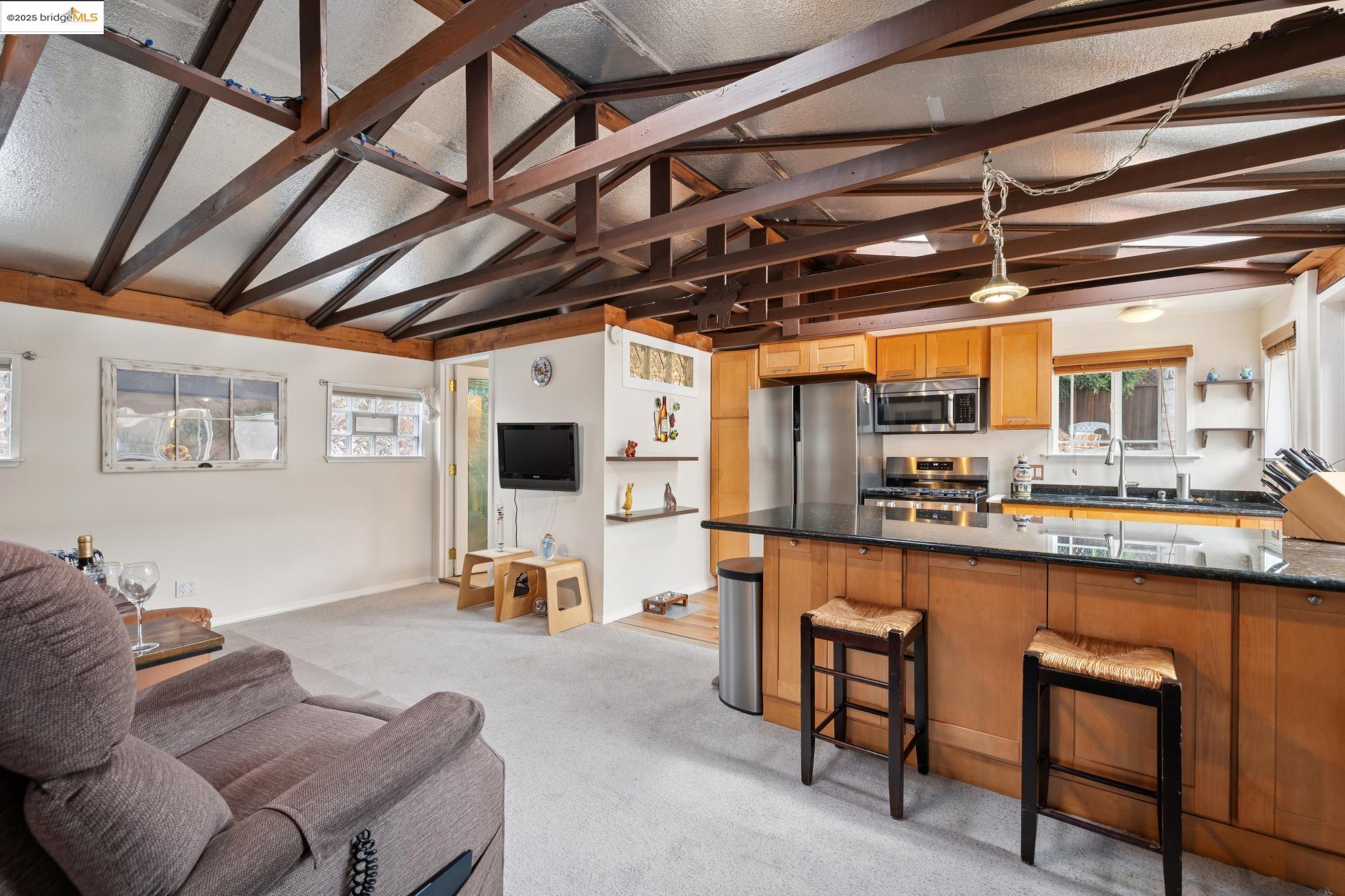 1034 Navellier St