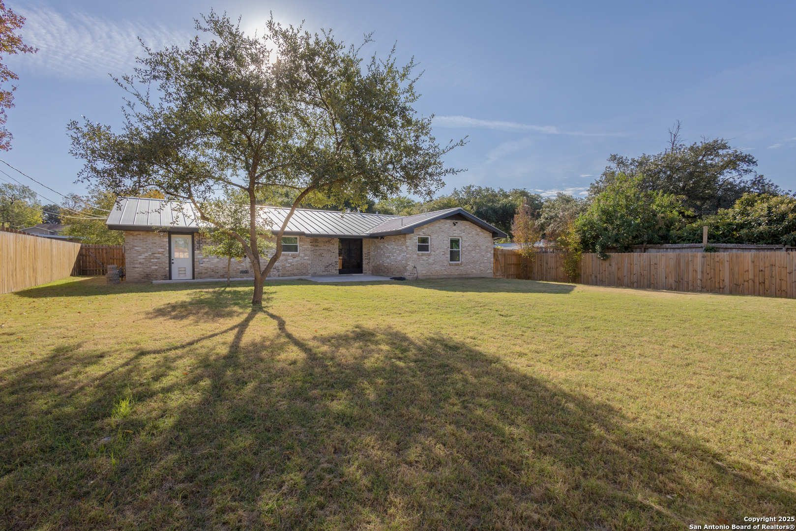 1211 VIEWRIDGE DR