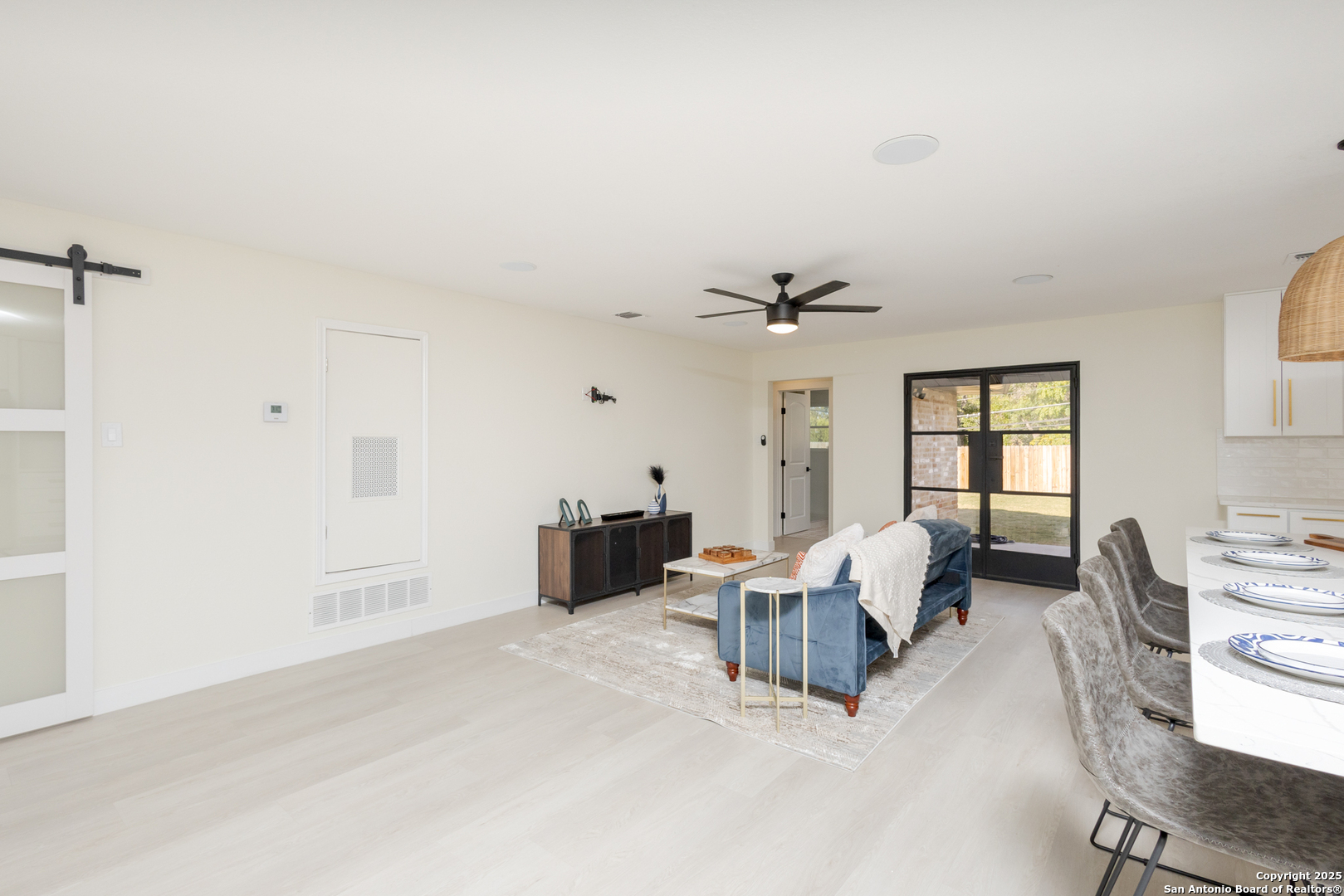 1211 VIEWRIDGE DR