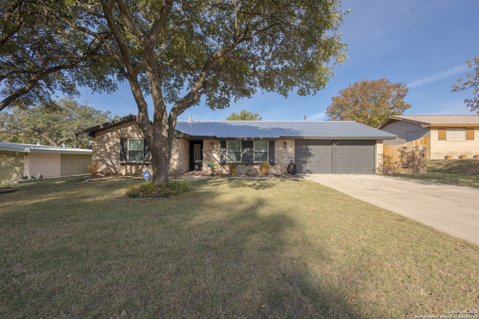 1211 VIEWRIDGE DR