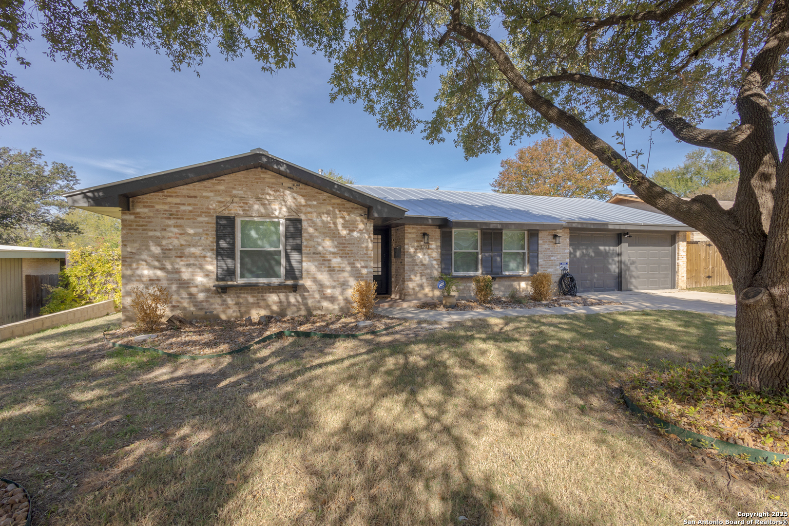 1211 VIEWRIDGE DR