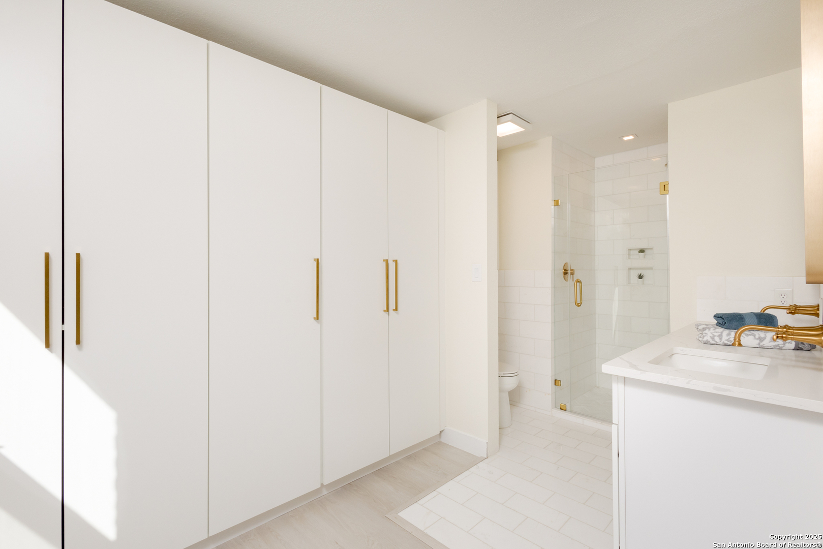 1211 VIEWRIDGE DR