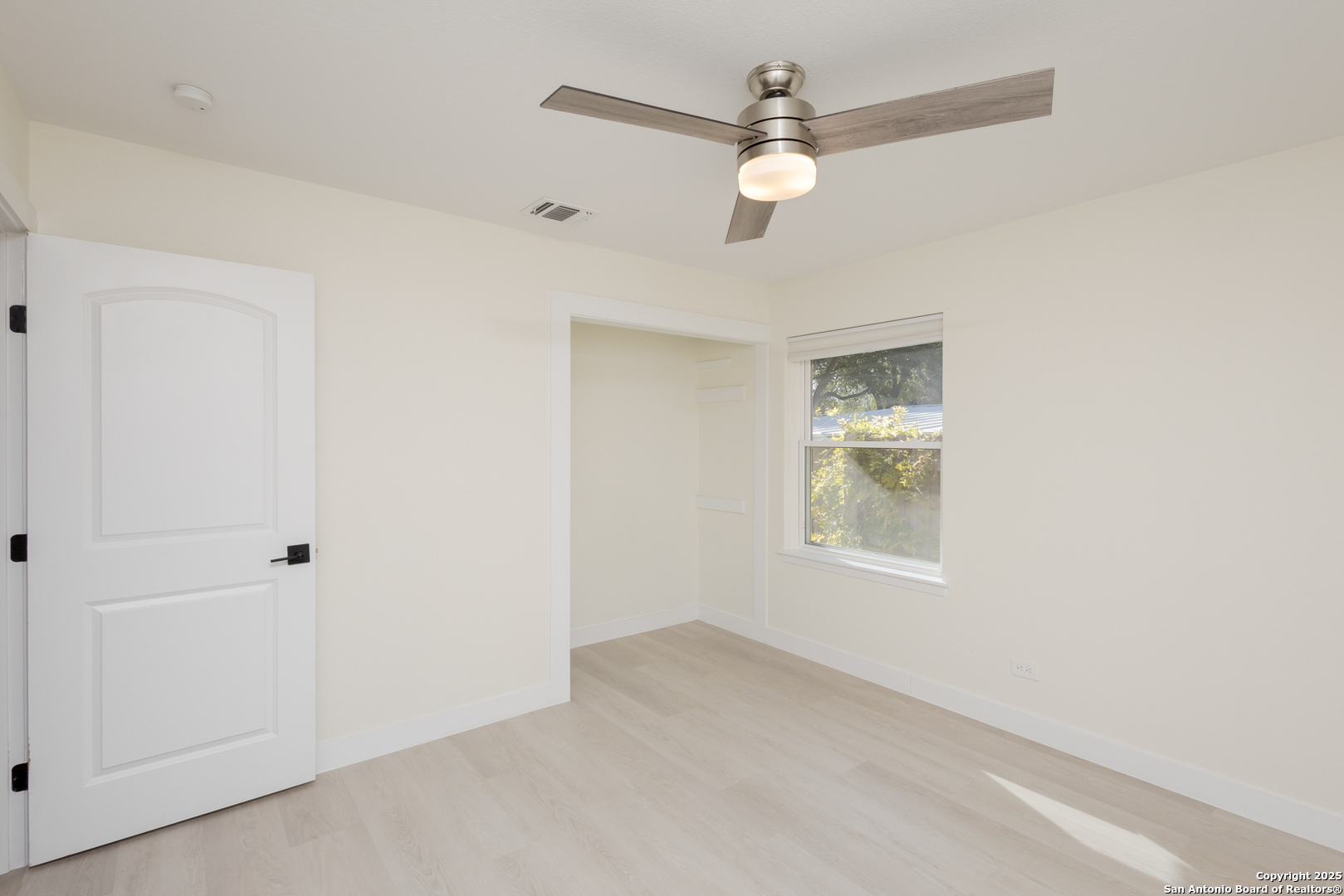1211 VIEWRIDGE DR