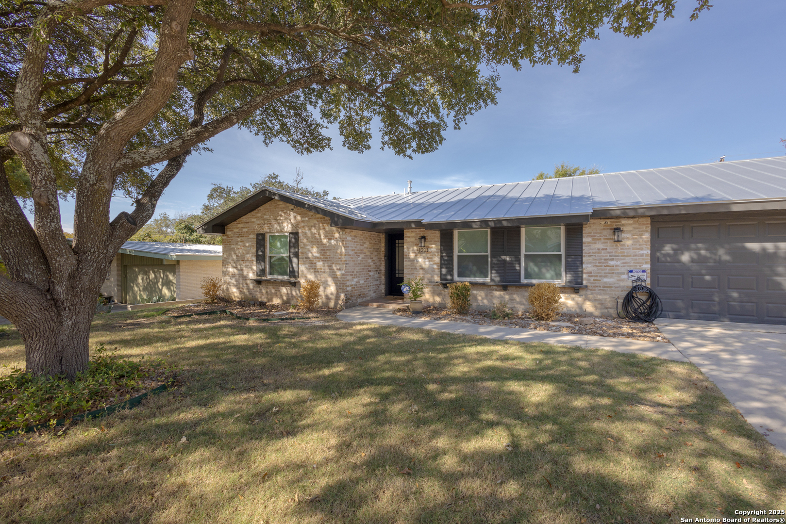 1211 VIEWRIDGE DR