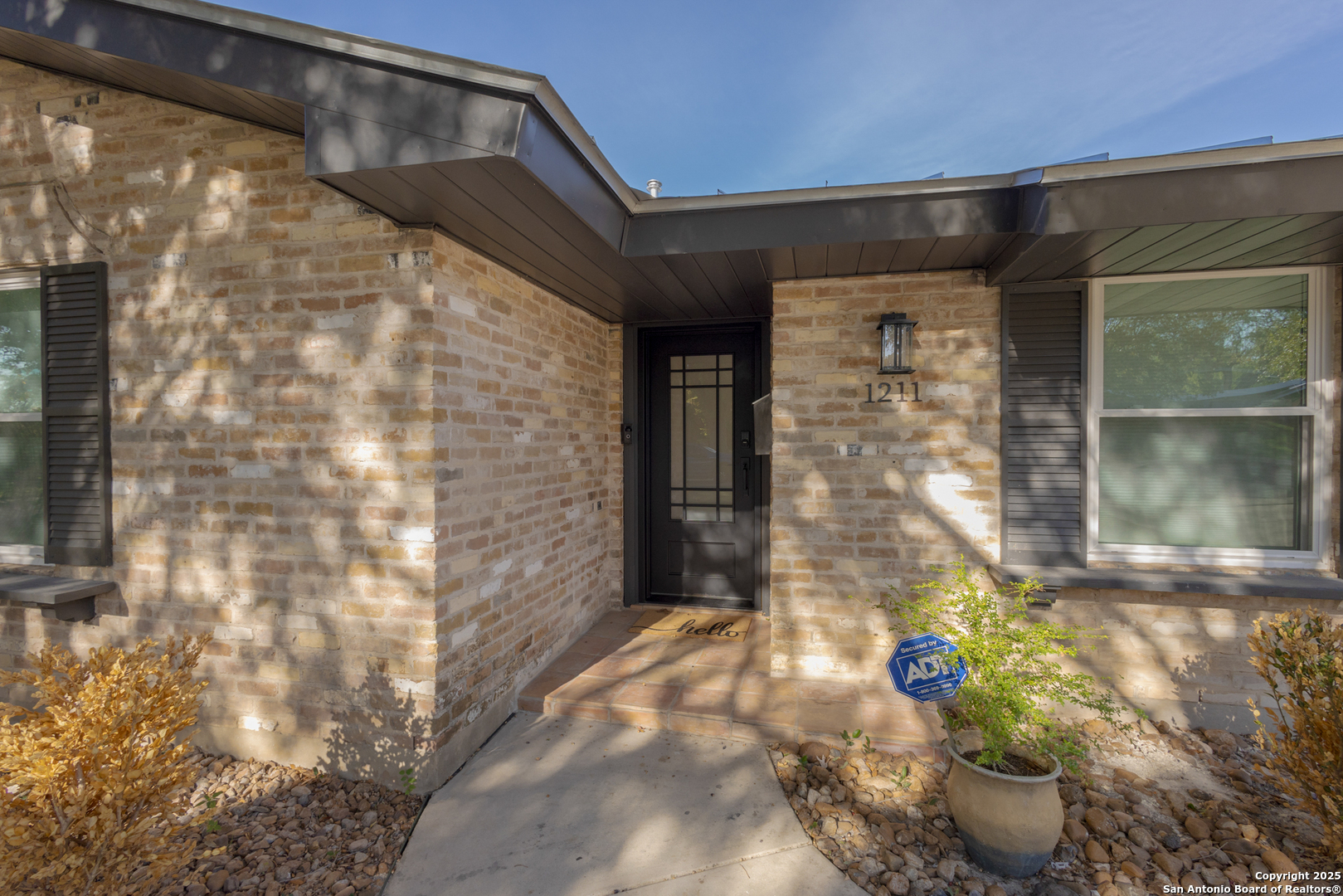 1211 VIEWRIDGE DR