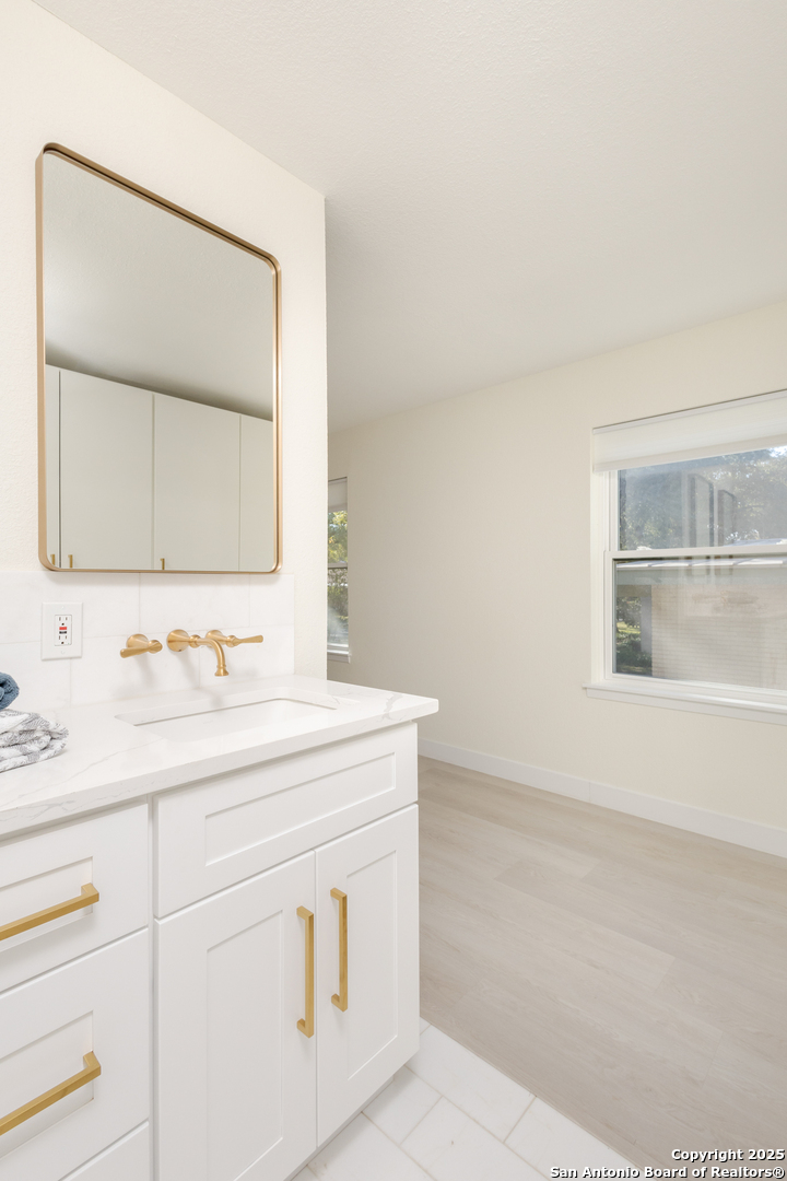 1211 VIEWRIDGE DR