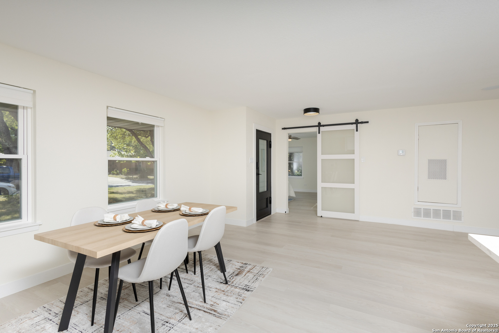 1211 VIEWRIDGE DR