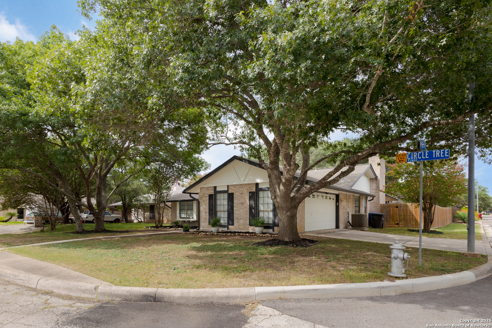 2611 Circle Tree