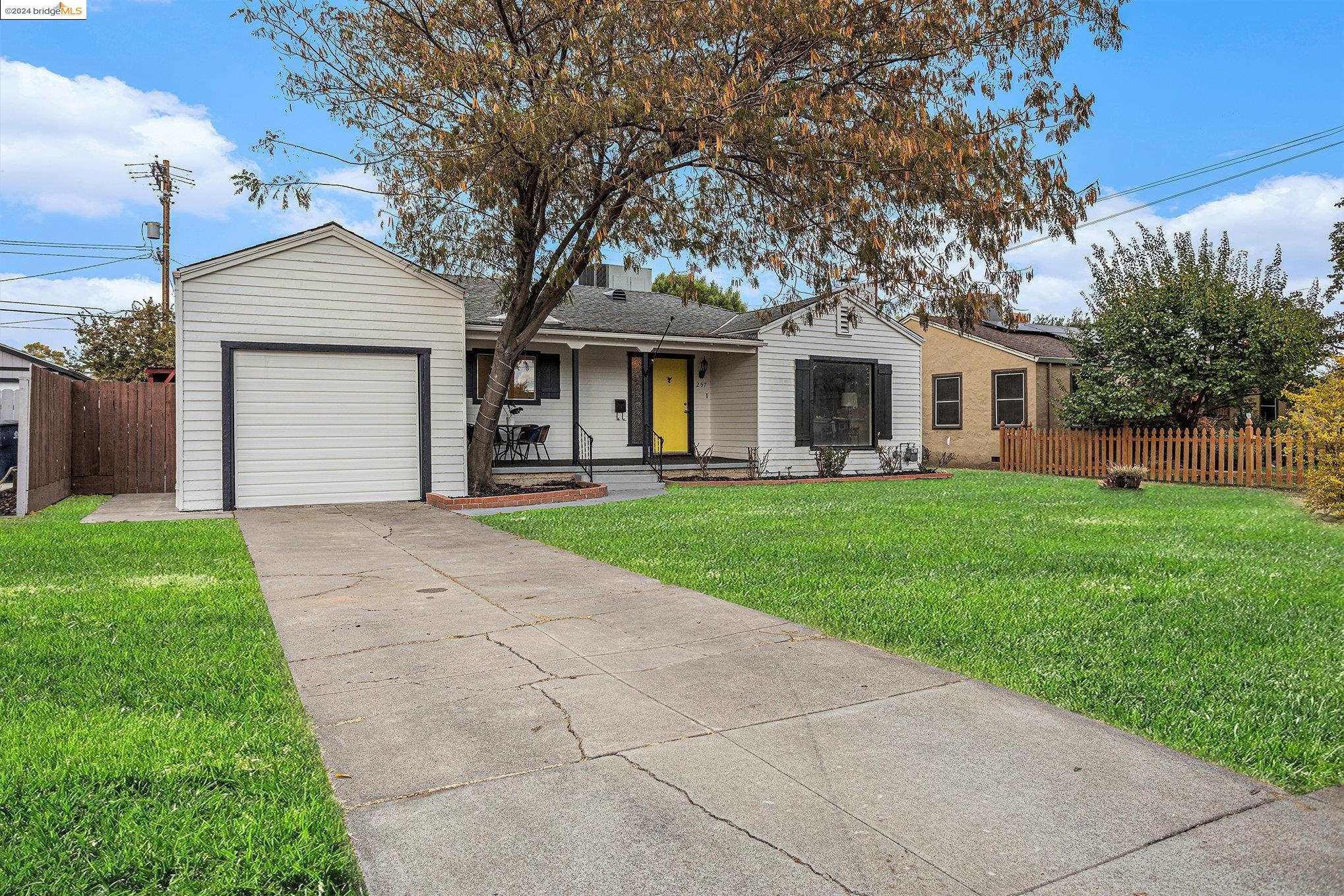 257 E Hollywood Ave