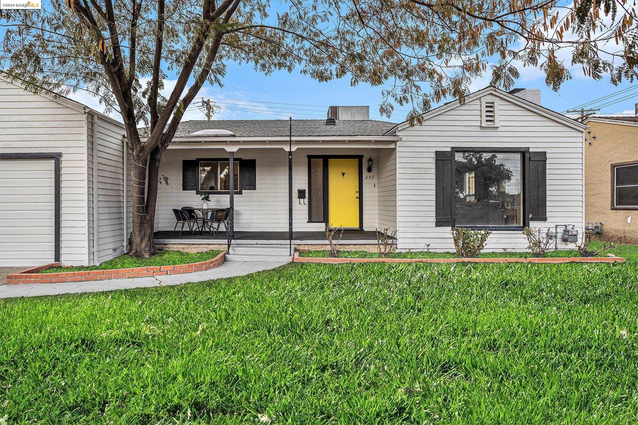 257 E Hollywood Ave