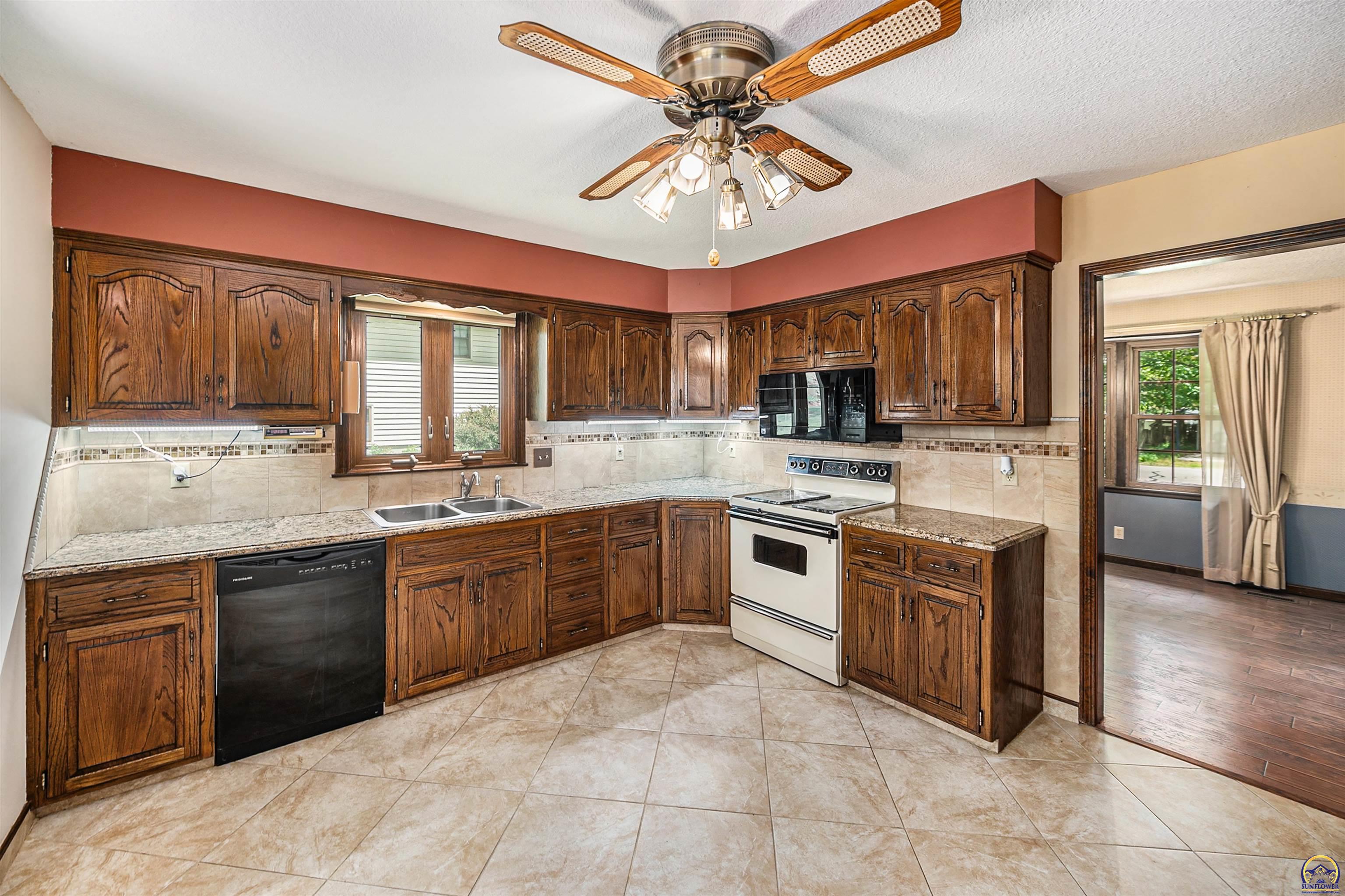 3213 SE Arbor DR