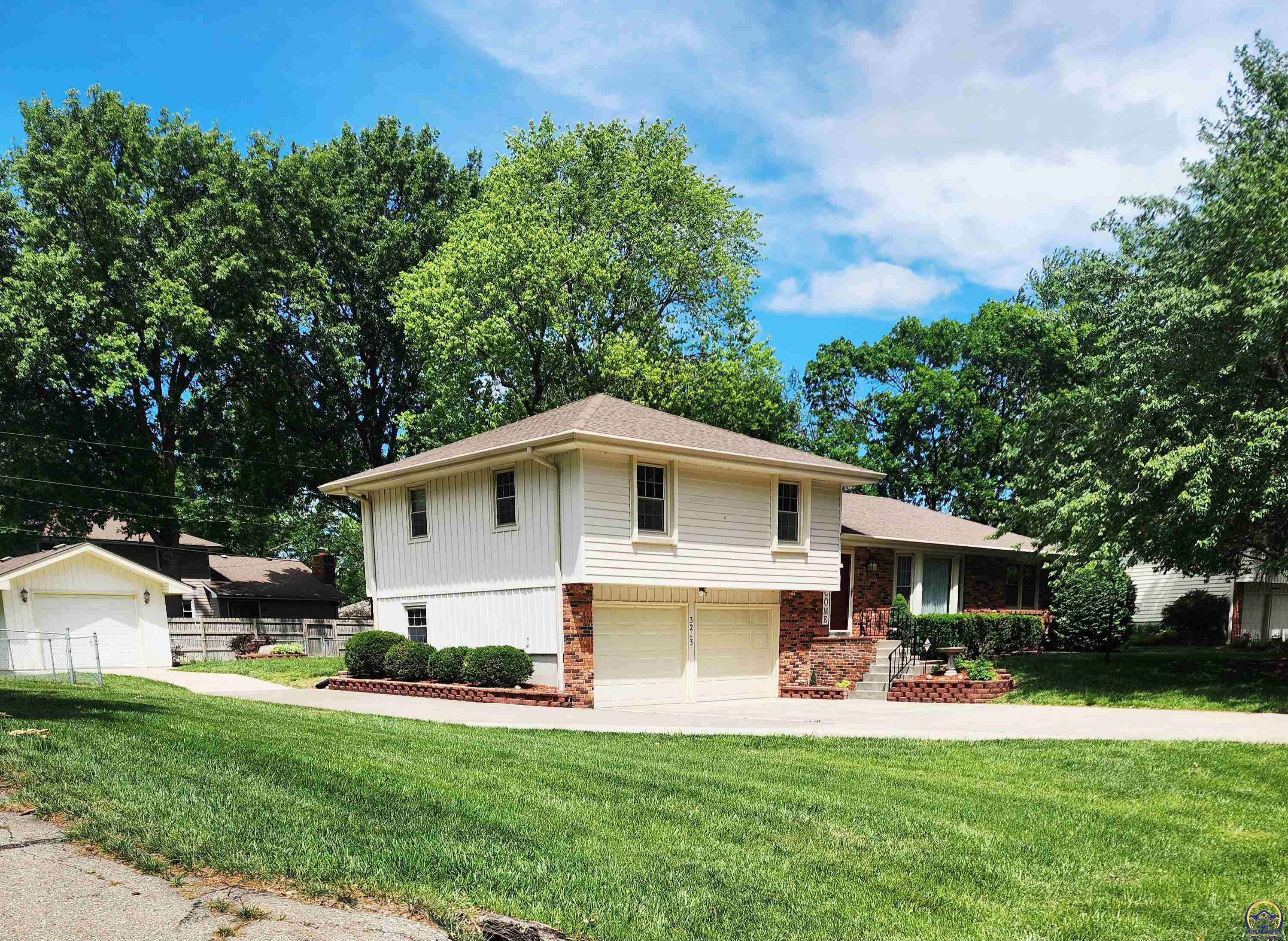 3213 SE Arbor DR