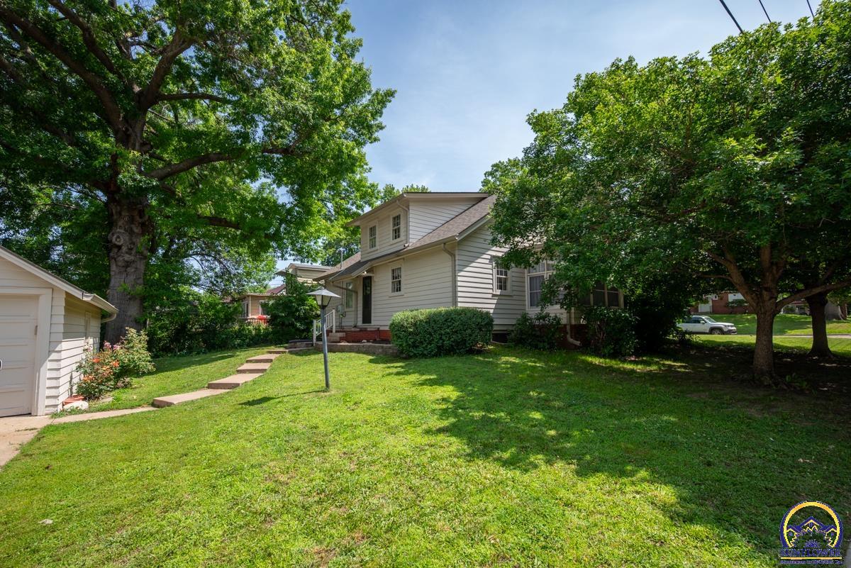 1045 SW Wayne AVE