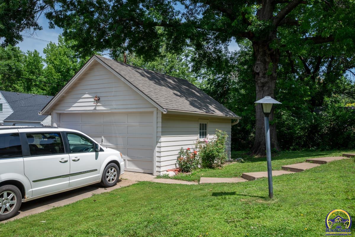 1045 SW Wayne AVE