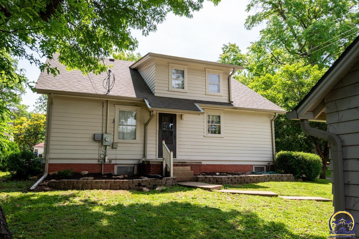 1045 SW Wayne AVE