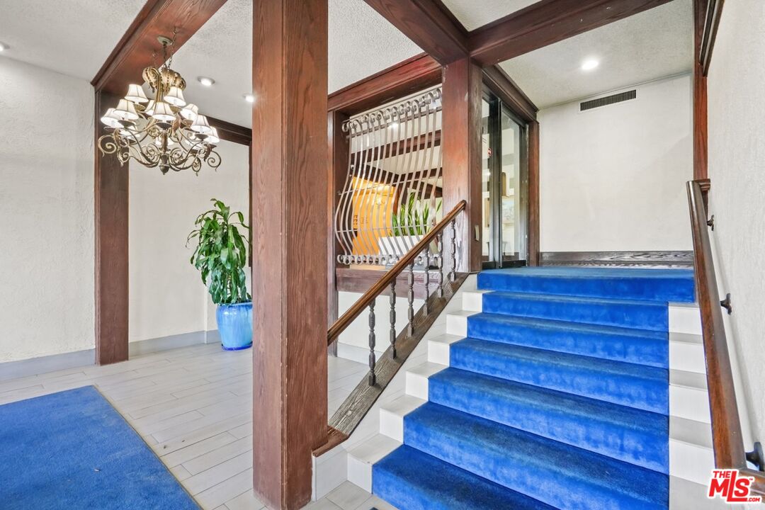 12720 Burbank Blvd Unit: 114