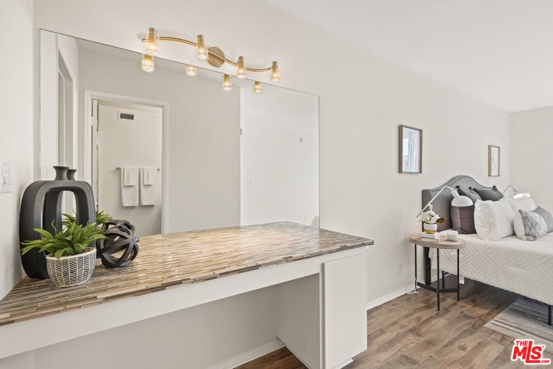 12720 Burbank Blvd Unit: 114