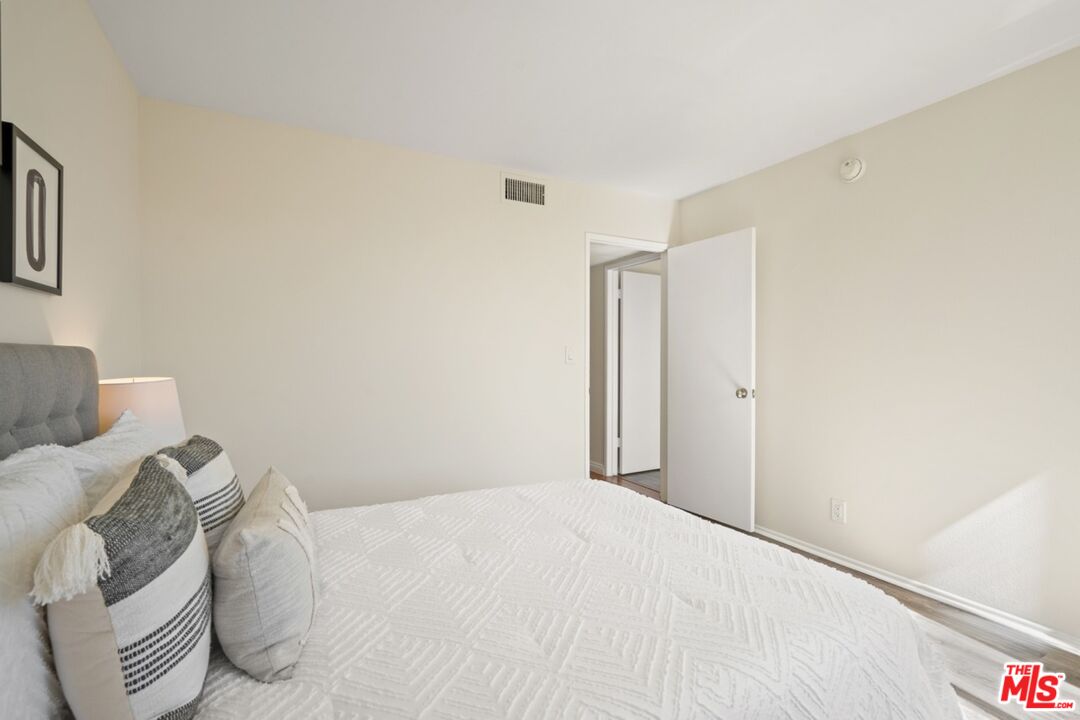 12720 Burbank Blvd Unit: 114