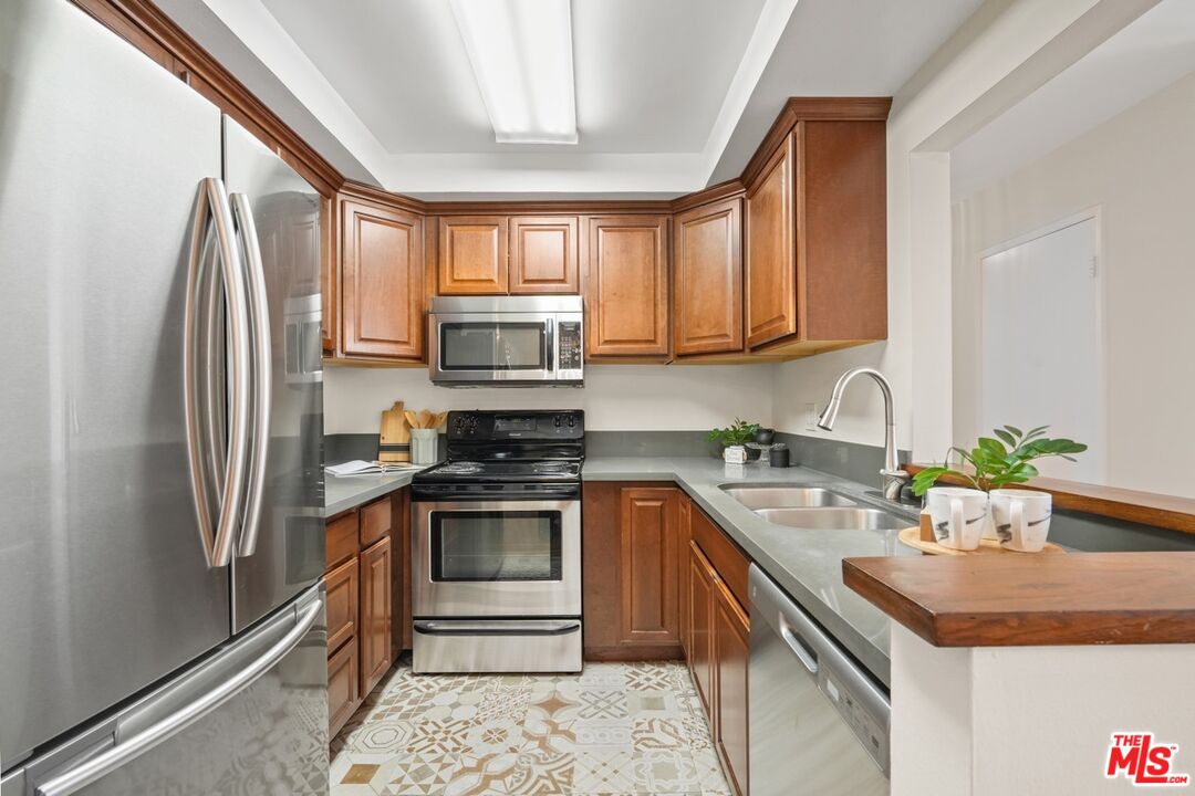 12720 Burbank Blvd Unit: 114