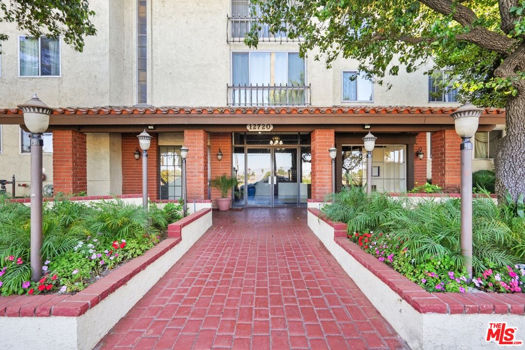 12720 Burbank Blvd Unit: 114